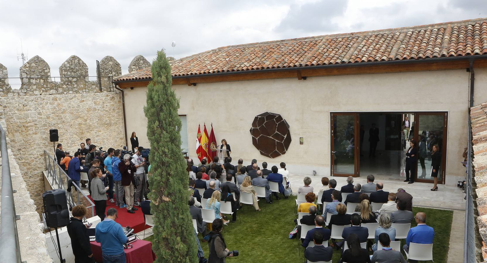 Inauguración del Patio El Norte de Castilla del Centro e-LEA Miguel Delibes de la Villa del Libro de Urueña (1/2)