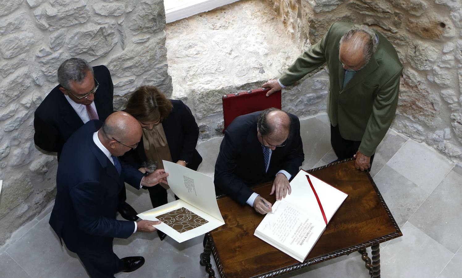 Inauguración del Patio El Norte de Castilla del Centro e-LEA Miguel Delibes de la Villa del Libro de Urueña (1/2)