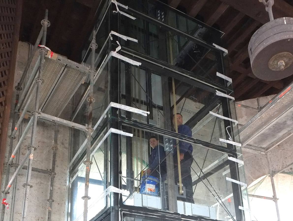Visita a las obras del ascensor de la torre de la catedral de Valladolid