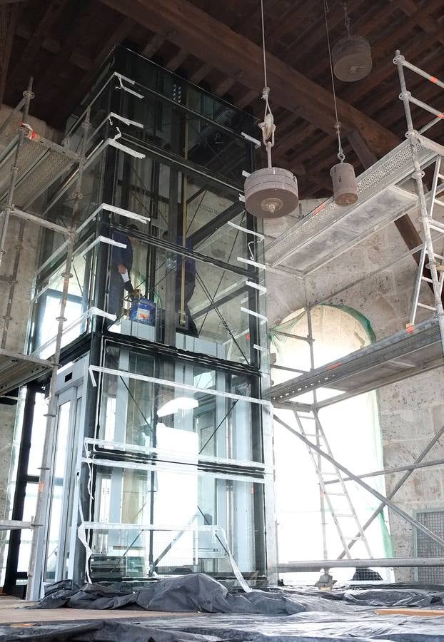 Visita a las obras del ascensor de la torre de la catedral de Valladolid