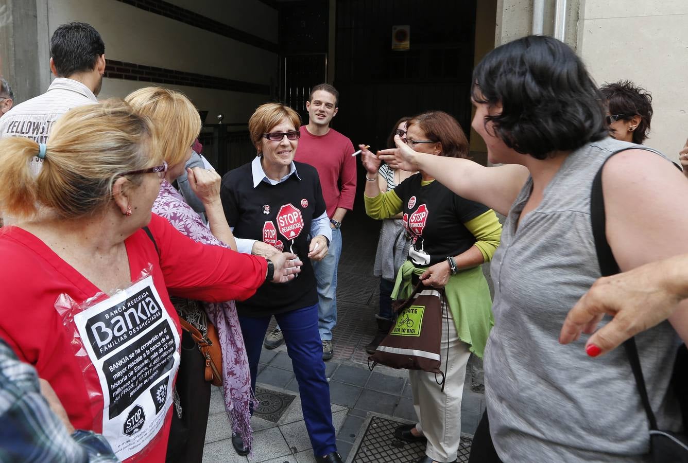 Stop Desahucios paraliza la subasta de una pensionista de Delicias