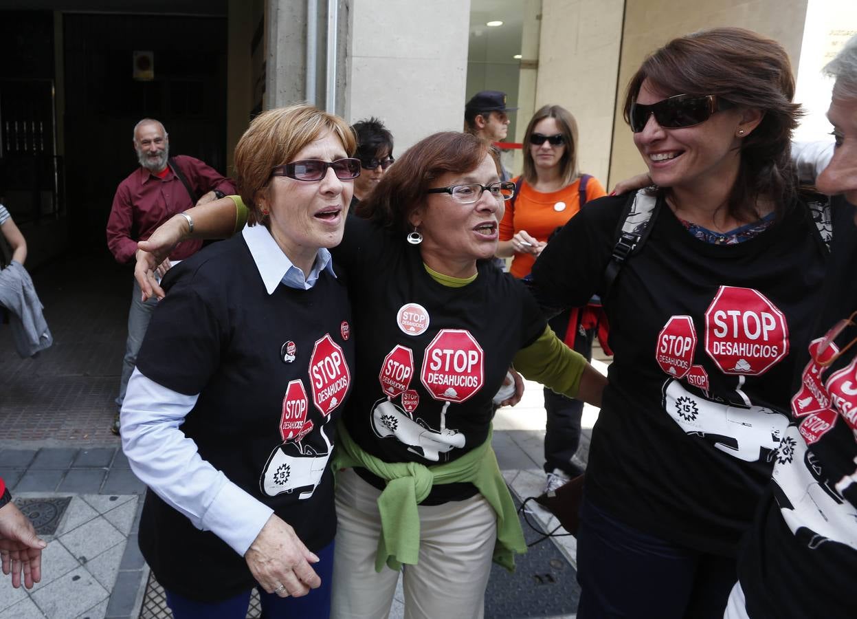 Stop Desahucios paraliza la subasta de una pensionista de Delicias