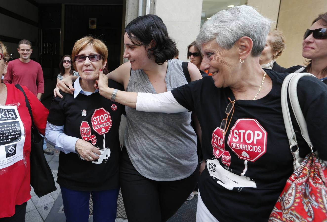 Stop Desahucios paraliza la subasta de una pensionista de Delicias