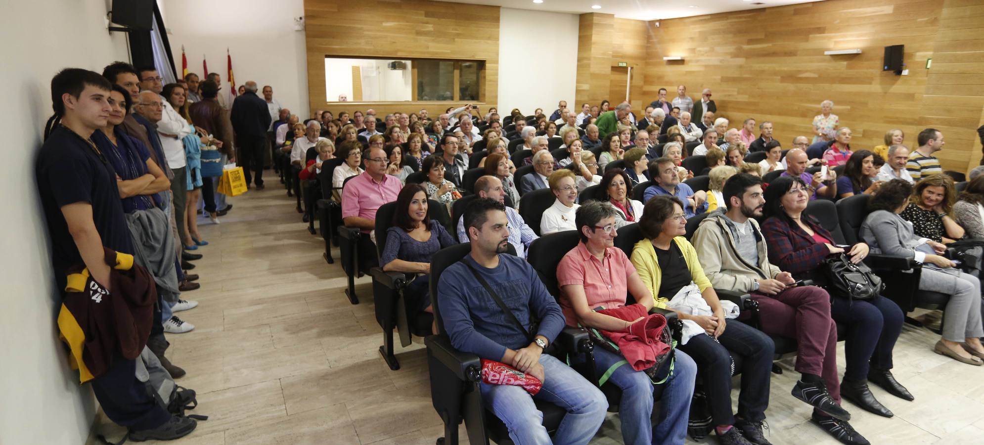 Alberto Vázquez-Figueroa en el Aula de Cultura de El Norte de Castilla