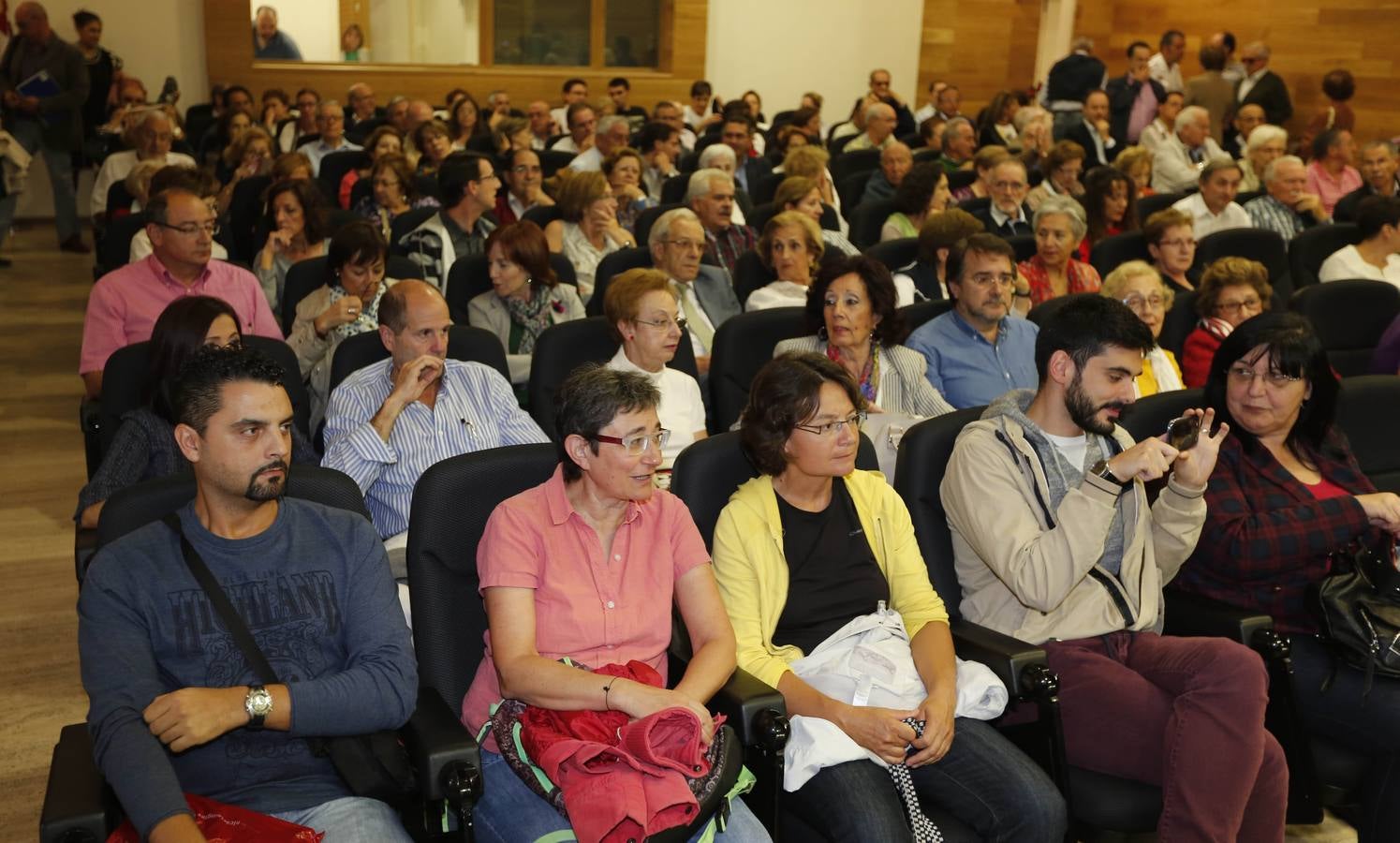 Alberto Vázquez-Figueroa en el Aula de Cultura de El Norte de Castilla