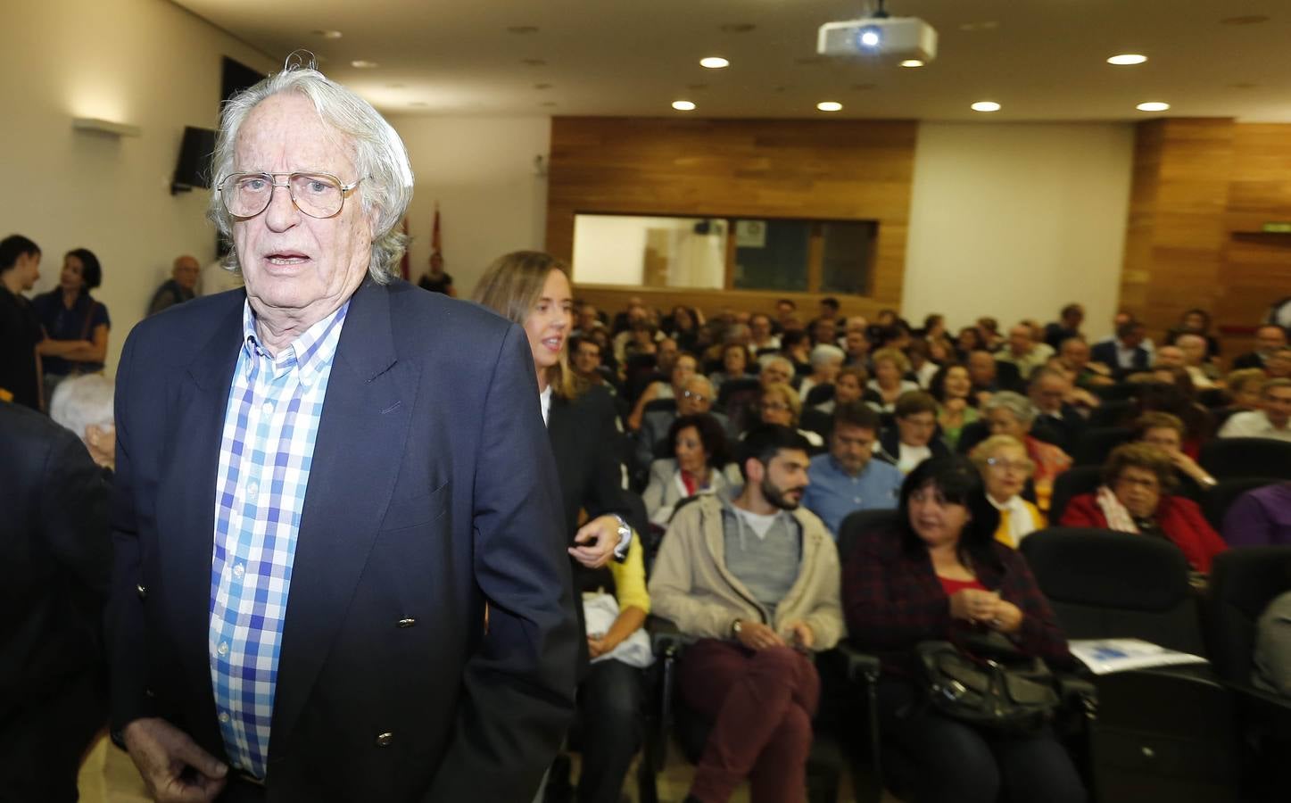 Alberto Vázquez-Figueroa en el Aula de Cultura de El Norte de Castilla