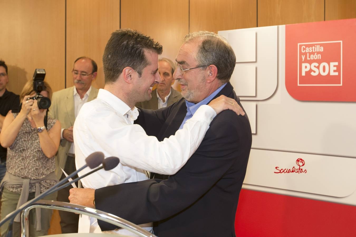 Luis Tudanca se impone a Julio Villarrubia y se convierte en nuevo secretario regional del PSOE de Castilla y León
