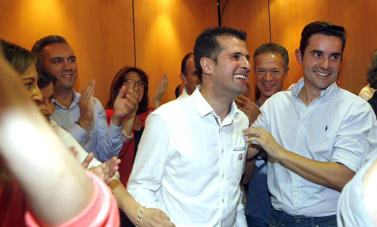 Luis Tudanca se impone a Julio Villarrubia y se convierte en nuevo secretario regional del PSOE de Castilla y León