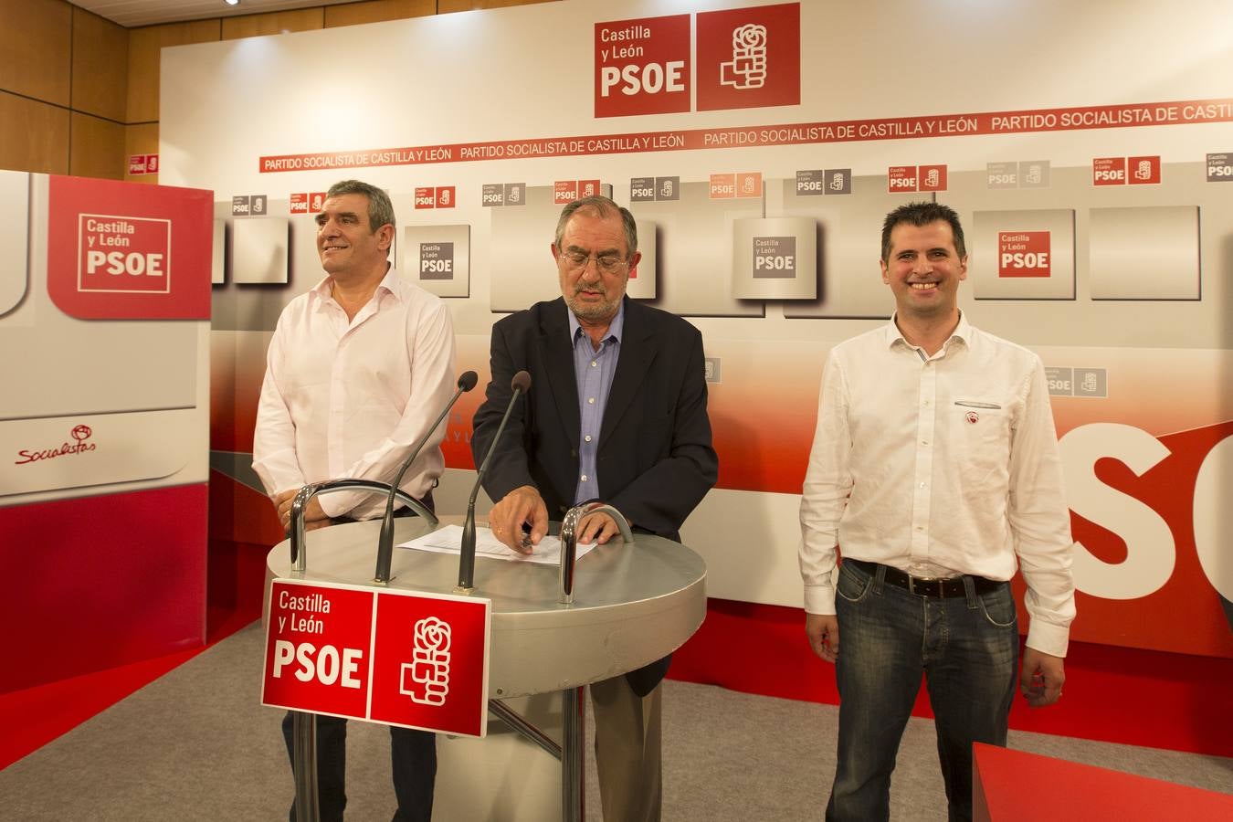 Luis Tudanca se impone a Julio Villarrubia y se convierte en nuevo secretario regional del PSOE de Castilla y León