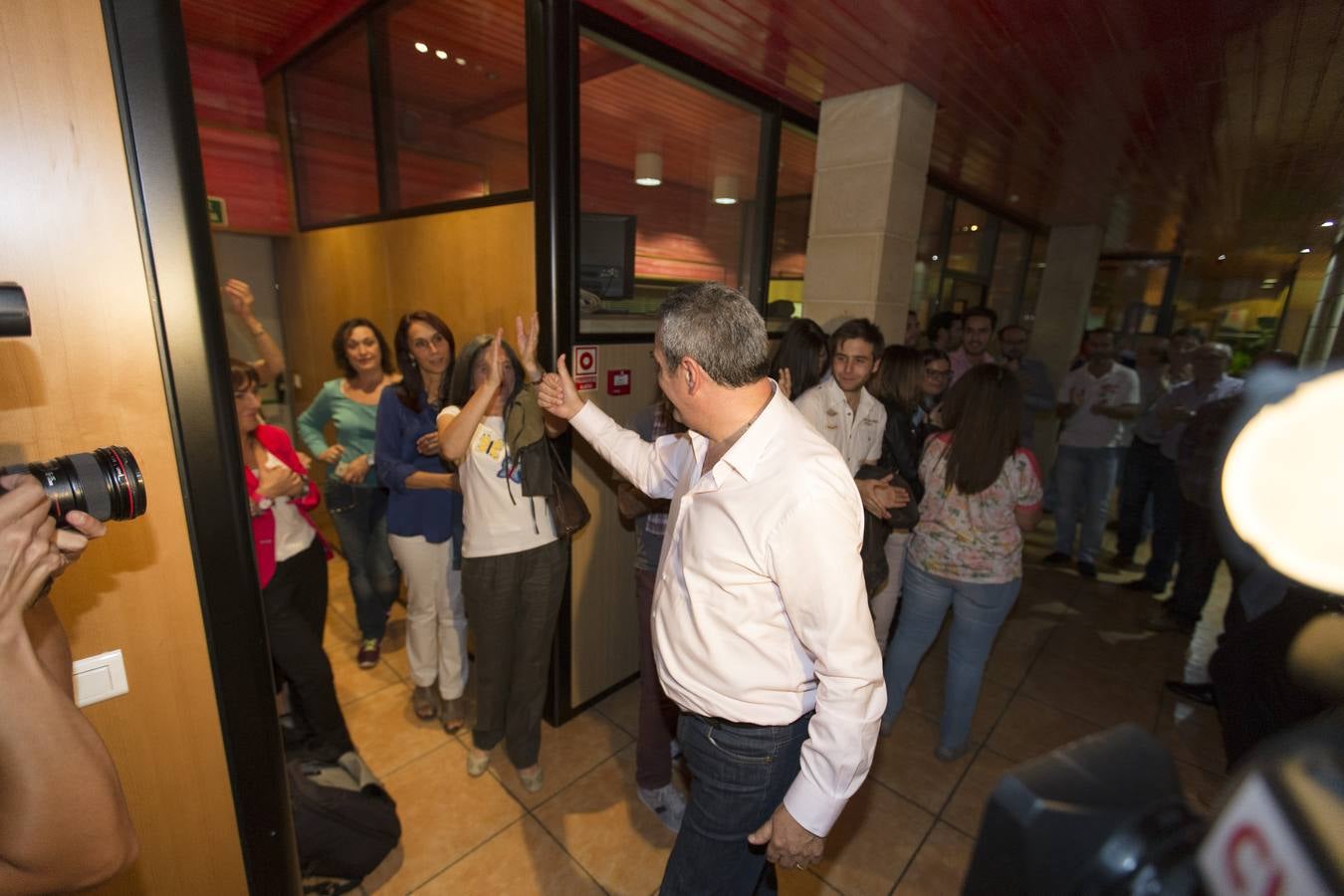 Luis Tudanca se impone a Julio Villarrubia y se convierte en nuevo secretario regional del PSOE de Castilla y León