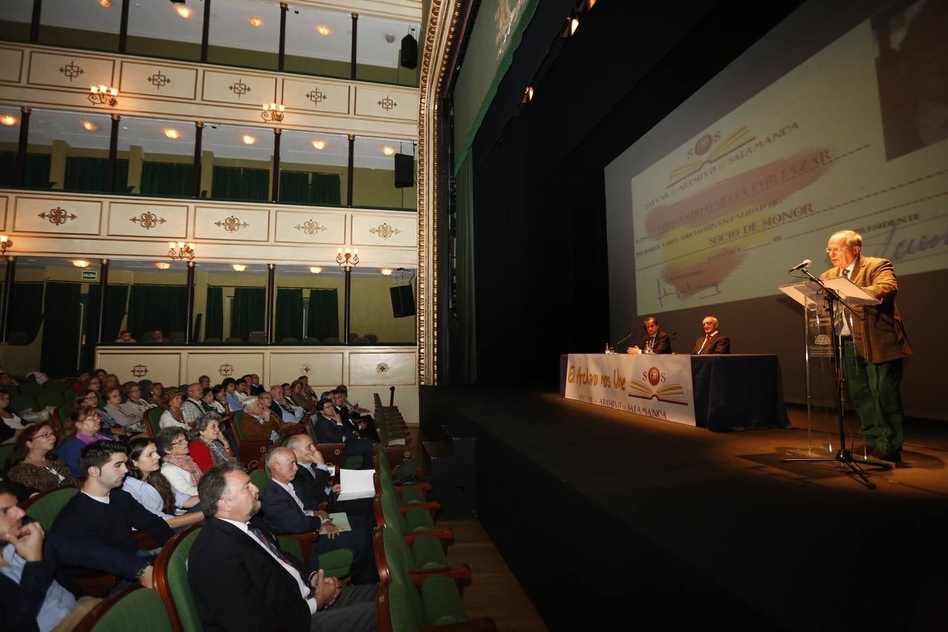 Clamor por la unidad del Archivo de Salamanca en el Teatro Liceo (2/2)