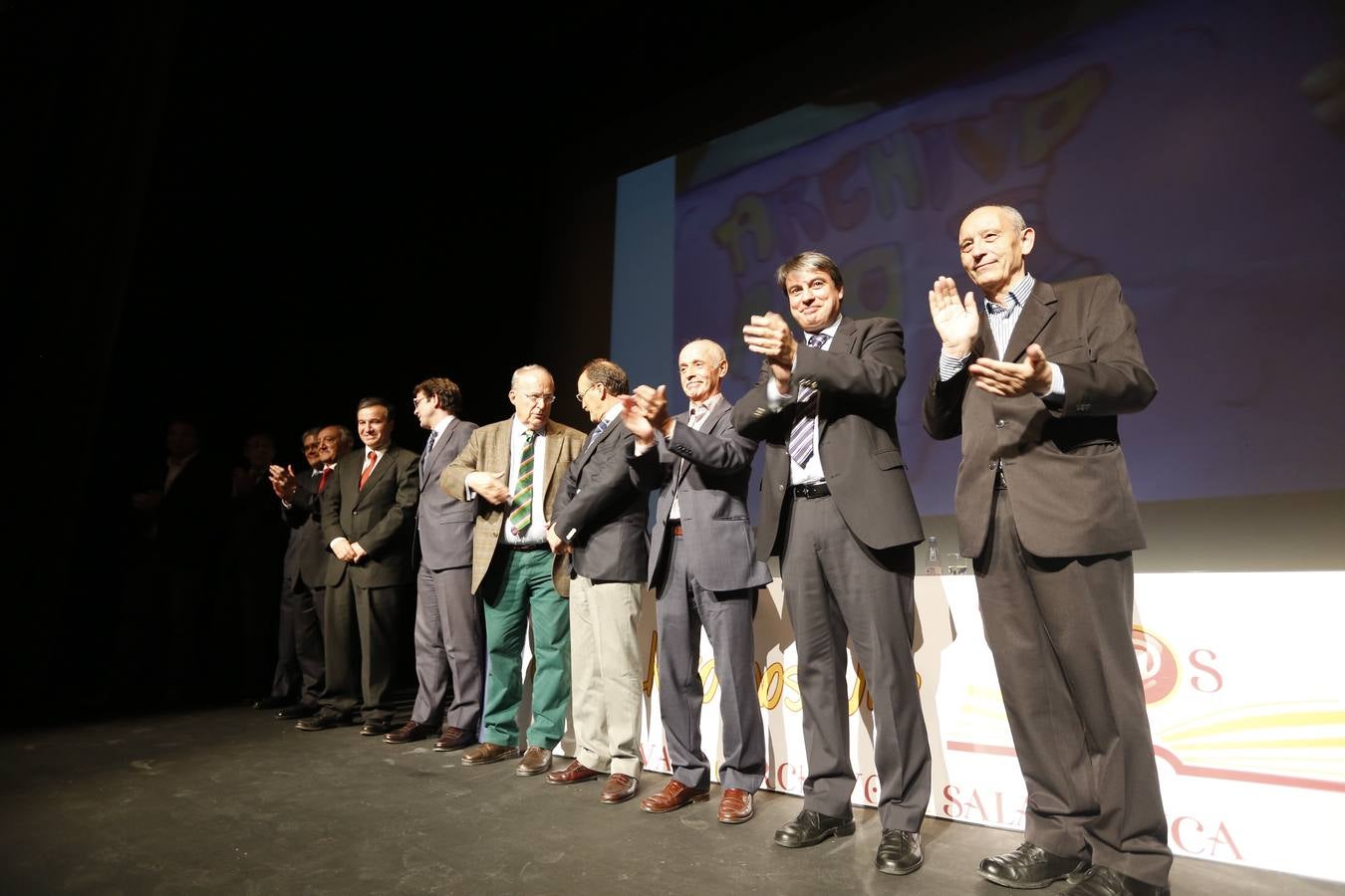 Clamor por la unidad del Archivo de Salamanca en el Teatro Liceo (2/2)