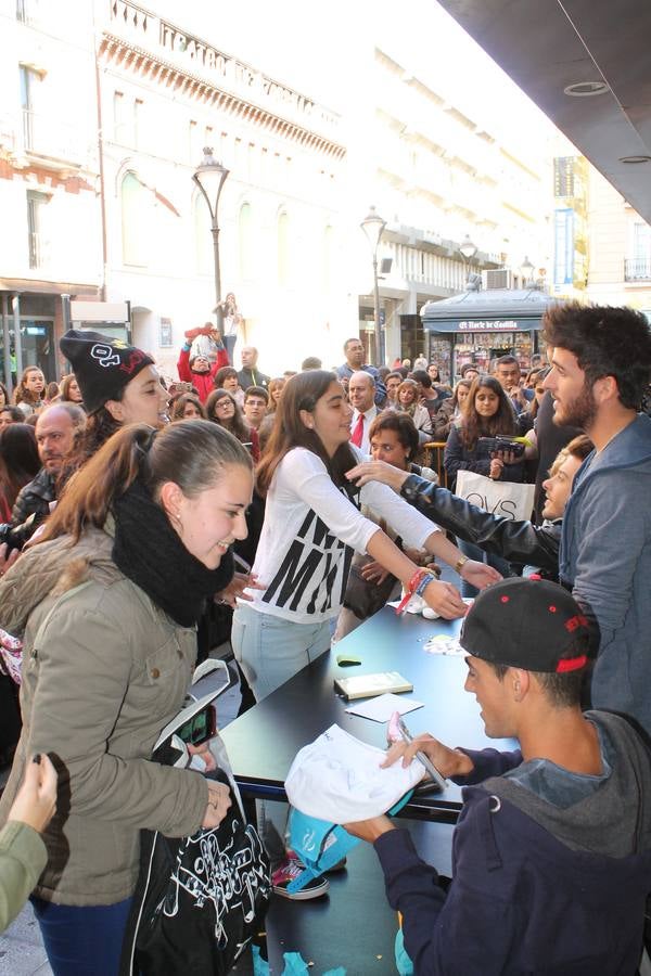 Multitudinaria firma de discos de Auryn en El Corte Inglés de Valladolid