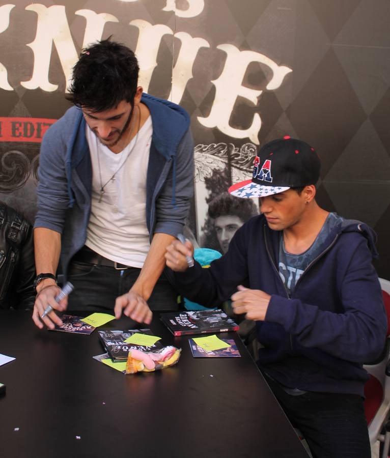 Multitudinaria firma de discos de Auryn en El Corte Inglés de Valladolid