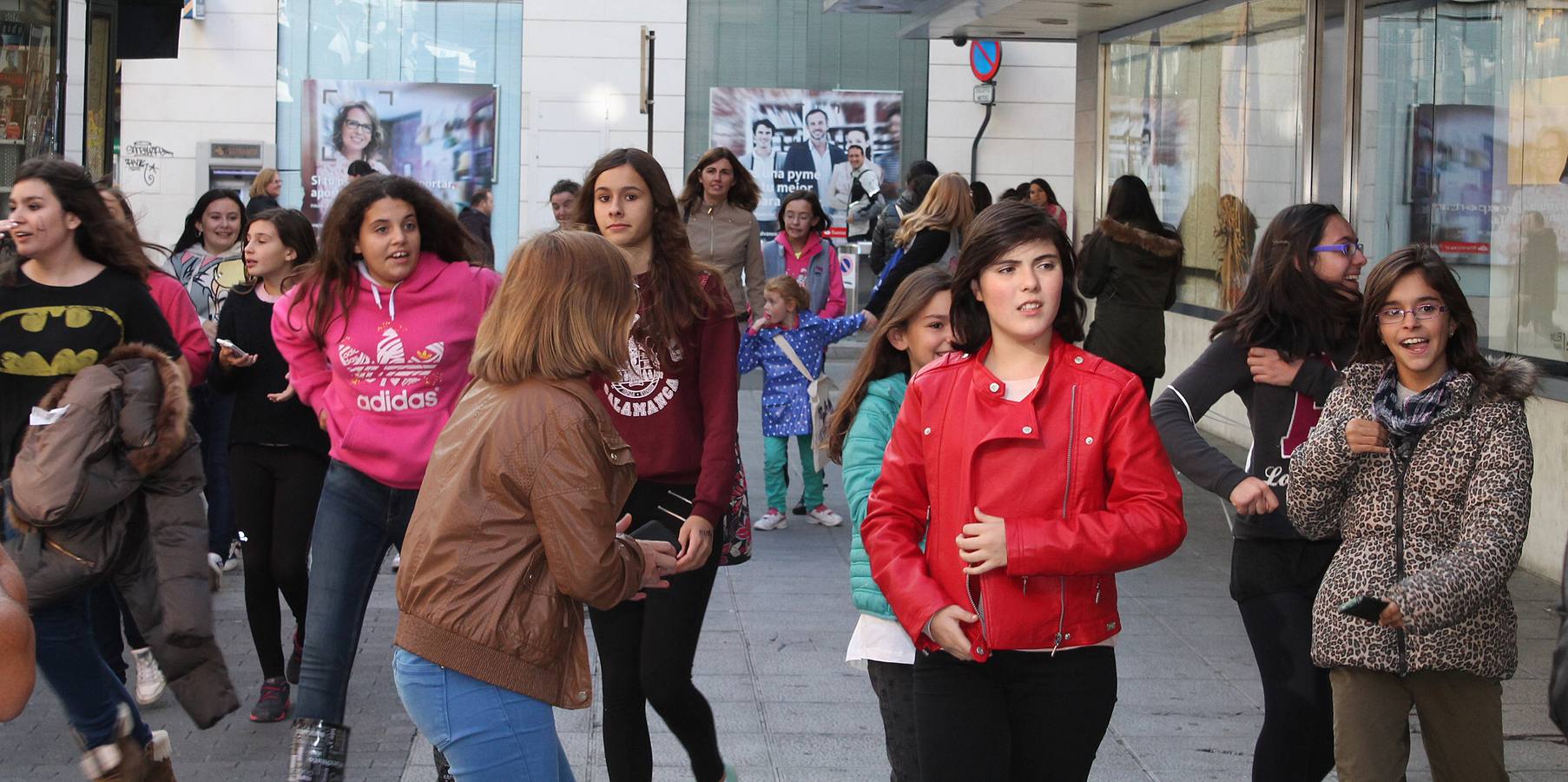 Multitudinaria firma de discos de Auryn en El Corte Inglés de Valladolid