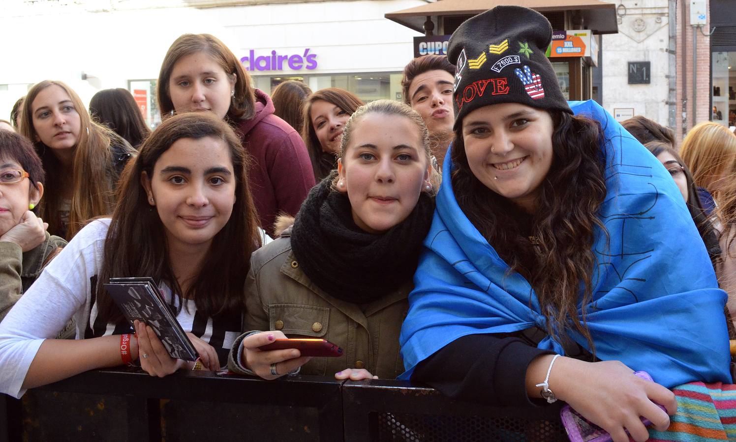 Multitudinaria firma de discos de Auryn en El Corte Inglés de Valladolid