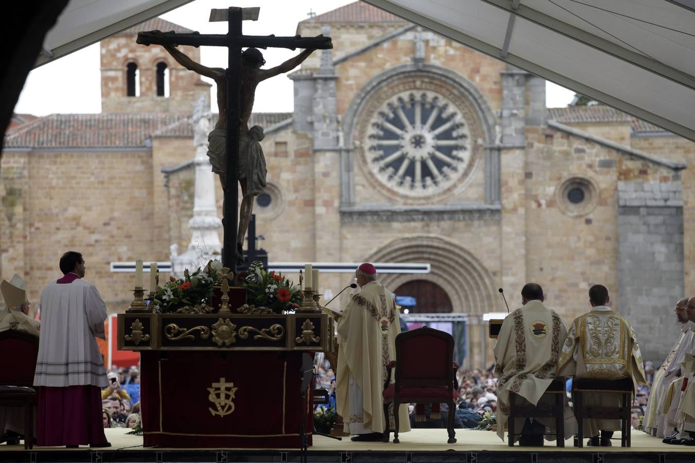 Misa de apertura del Año Jubilar Teresiano y el V Centenario del nacimiento de Santa Teresa, en Ávila