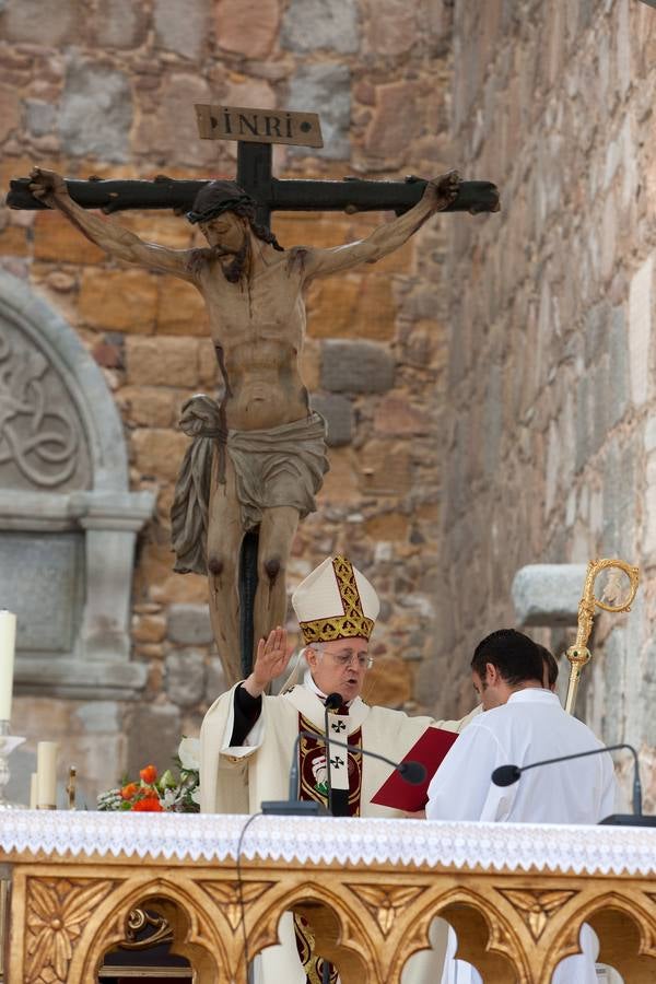 Misa de apertura del Año Jubilar Teresiano y el V Centenario del nacimiento de Santa Teresa, en Ávila