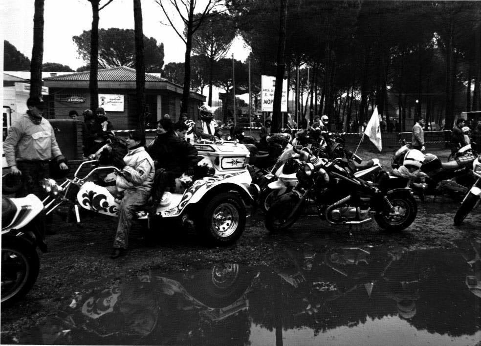 1994. Motoristas a su llegada a Tordesillas.