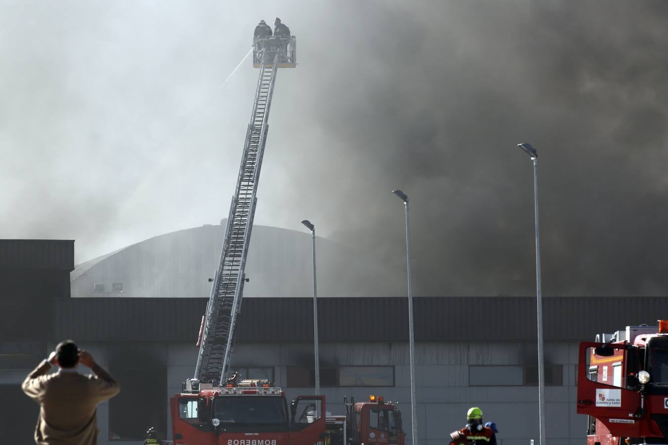 Incendio en la fábrica Composites Avanzados de Arévalo (Ávila)
