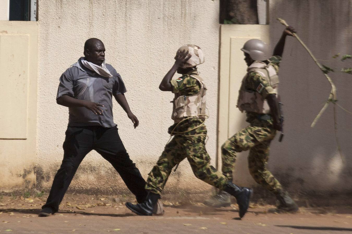 Protestas en Burkina Faso tras instaurarse un gobierno de transición