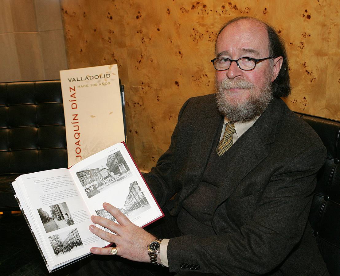 03.12.2008 Durante la presentacion de su libro de fotografías 'Valladolid hace cien años'.