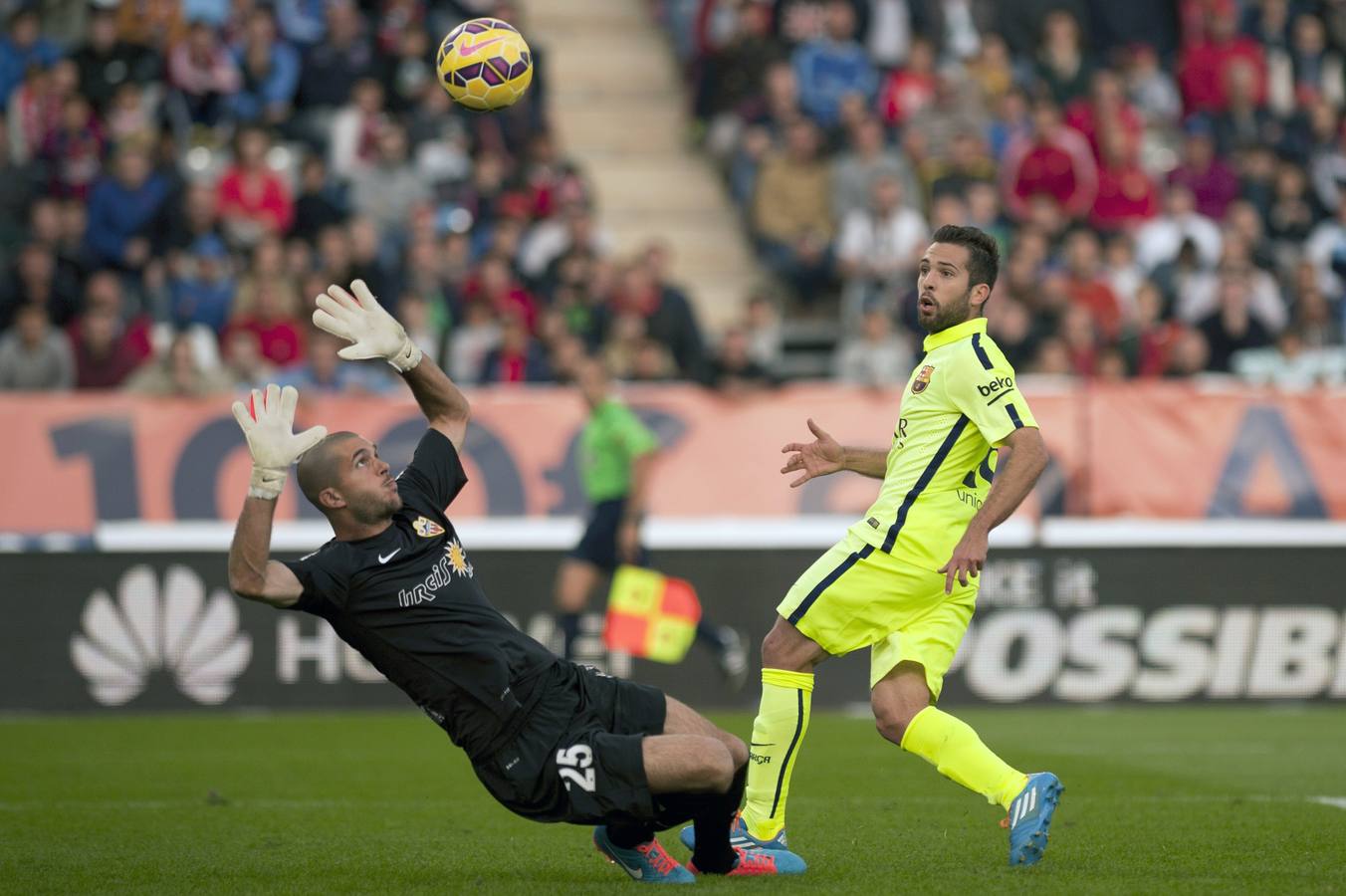 Luis Suárez resucita al Barça