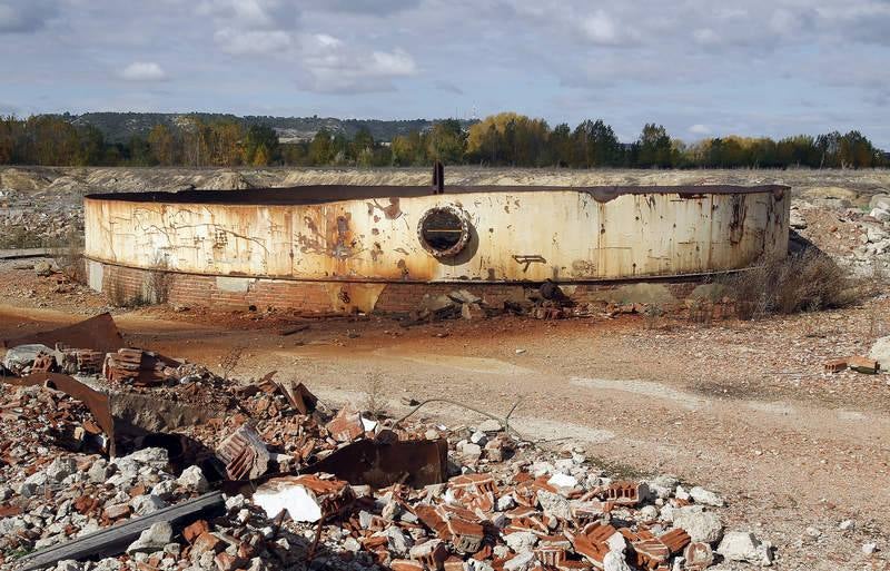 Terrenos abandonados de la antigua azucarera Ebro Agrícola en Venta de Baños (Palencia)