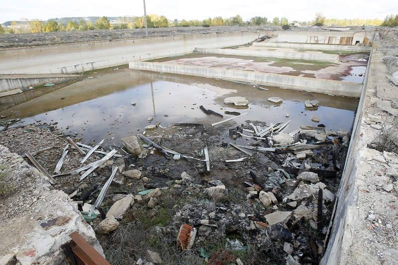 Terrenos abandonados de la antigua azucarera Ebro Agrícola en Venta de Baños (Palencia)