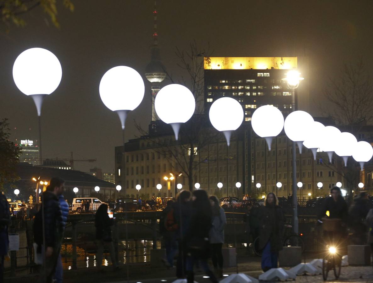 &#039;Lichtgrenze&#039;, el recuerdo del muro se ilumina en Berlín