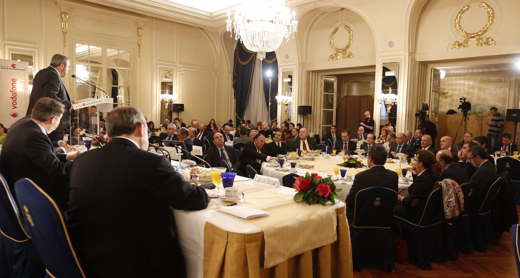 El director de El Norte de Castilla pronuncia en el hotel Ritz de Madrid la conferencia estrella del 160 aniversario de la fundación del diario (1/2)