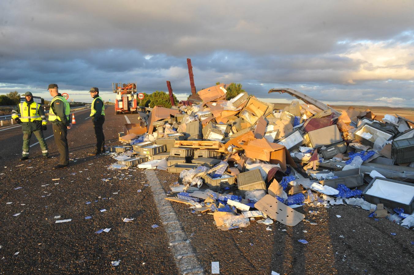 Dos camiones colisionan en la A-62 a la altura de Siete Iglesias de Trabancos (Valladolid)