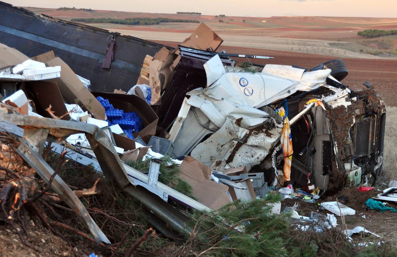 Dos camiones colisionan en la A-62 a la altura de Siete Iglesias de Trabancos (Valladolid)