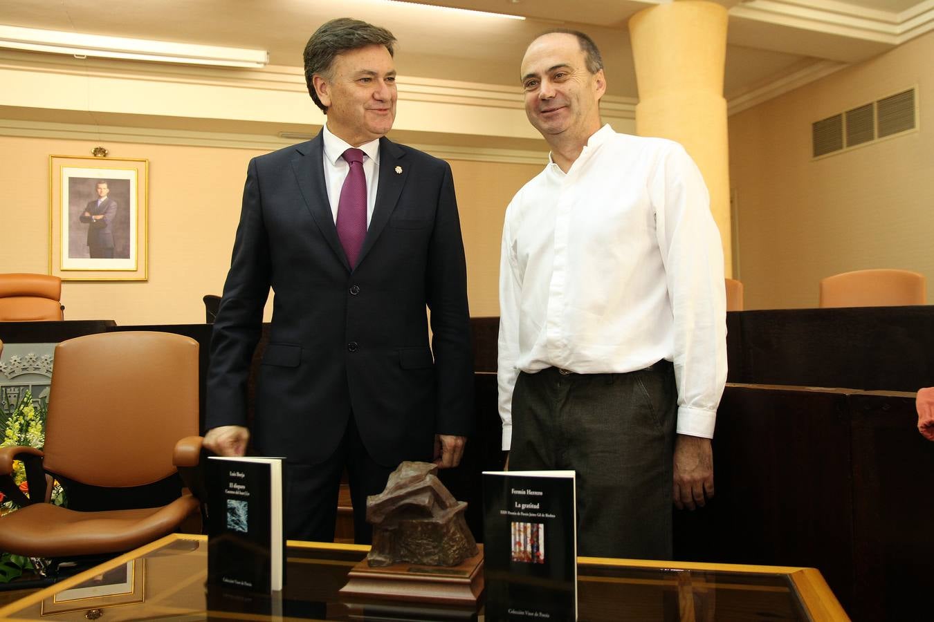 El poeta Fermín Herrero recoge en Segovia el XXIV Premio de Poesía Gil de Biedma