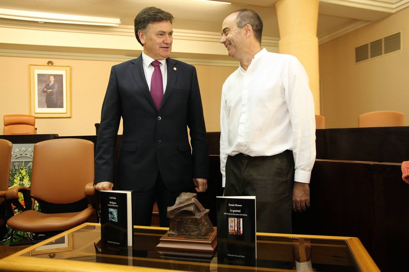El poeta Fermín Herrero recoge en Segovia el XXIV Premio de Poesía Gil de Biedma