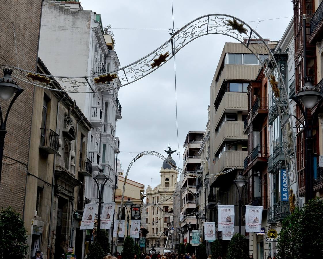 Instalación de las nuevas luces de Navidad en la calle Santiago de Valladolid