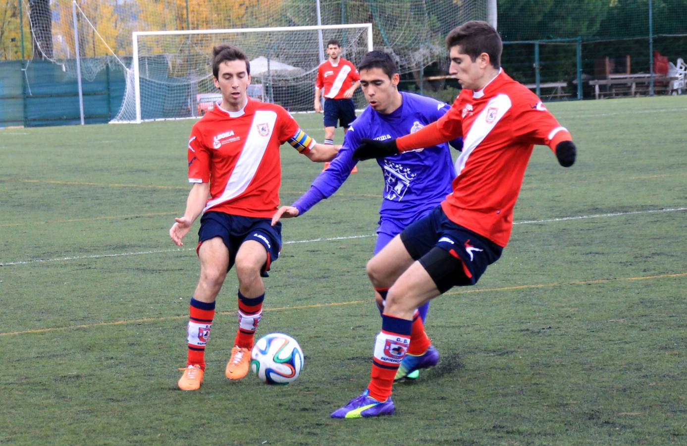 Partido de fútbol entre el Villa de Simancas y el Cristo Atlético (1-1)