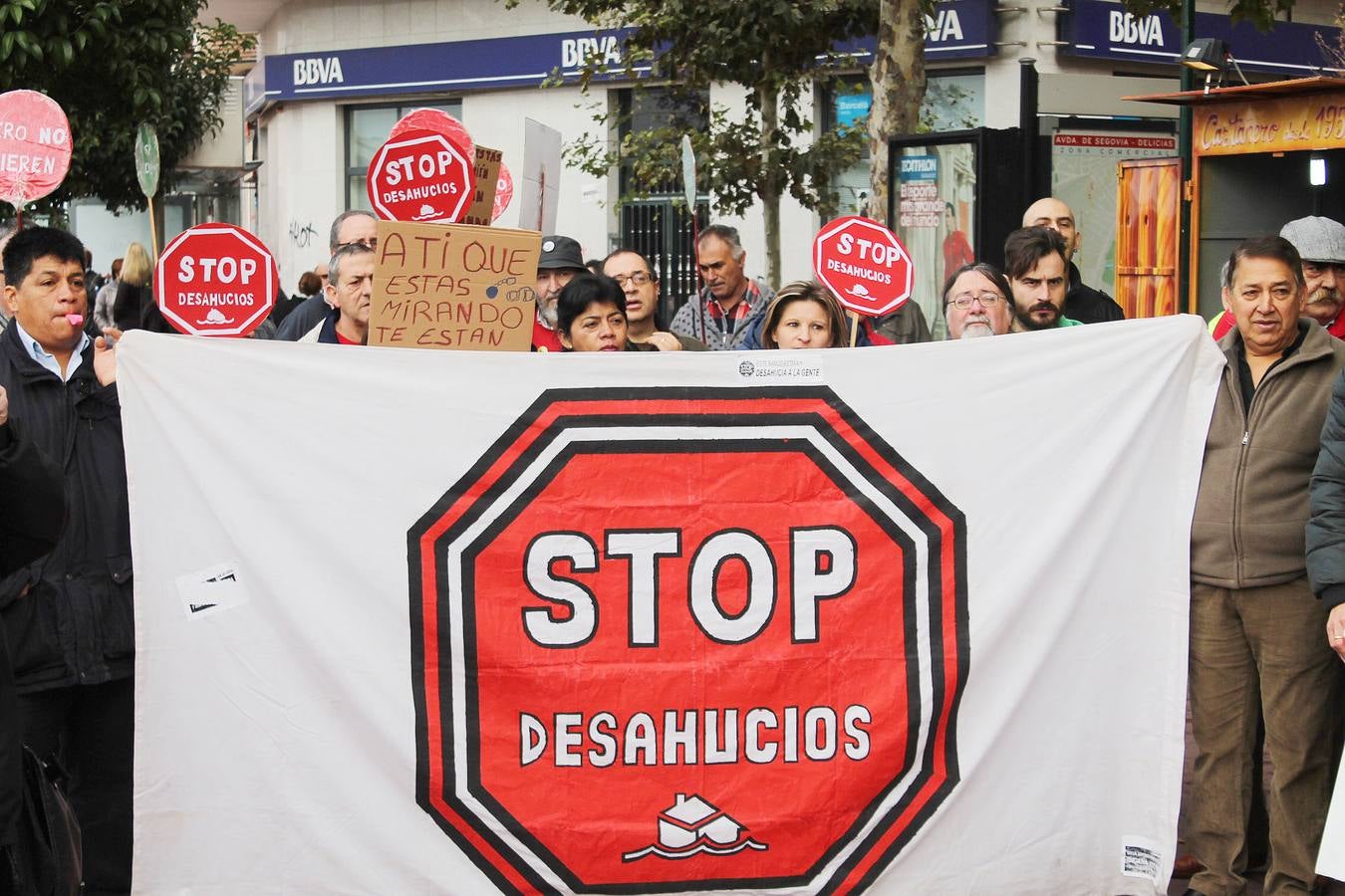 Protesta contra los desahucios en el barrio de Delicias de Valladolid