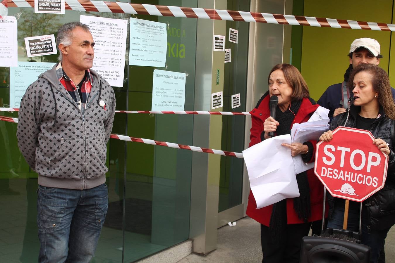 Protesta contra los desahucios en el barrio de Delicias de Valladolid