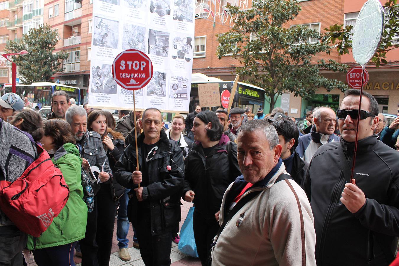 Protesta contra los desahucios en el barrio de Delicias de Valladolid