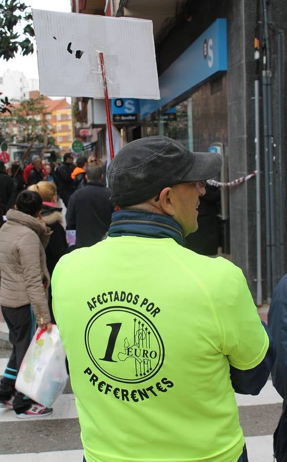 Protesta contra los desahucios en el barrio de Delicias de Valladolid