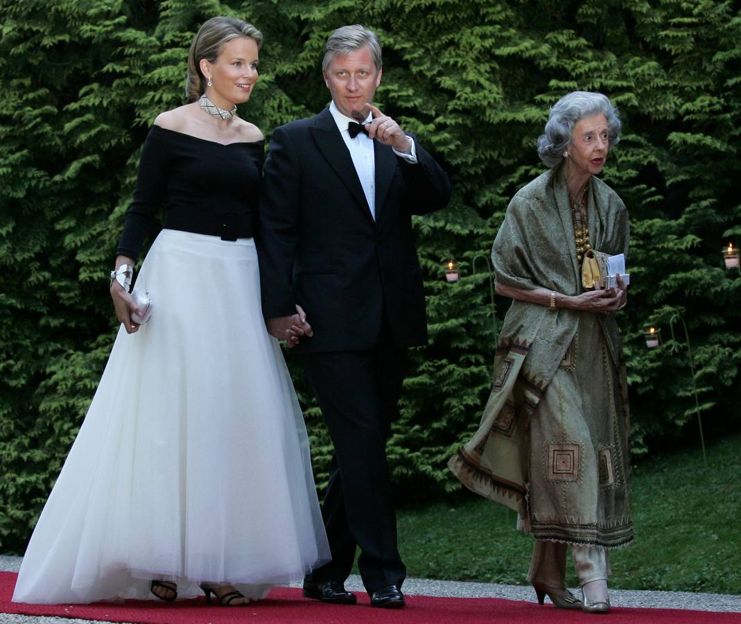 En esta imagen de 2006, Fabiola acude a las bodas de plata del Gran Duque Henri de Luxemburgo y la Duquesa María Teresa, acompañada de Felipe, príncipe heredero de Bélgica, y su esposa, la princesa Matilde