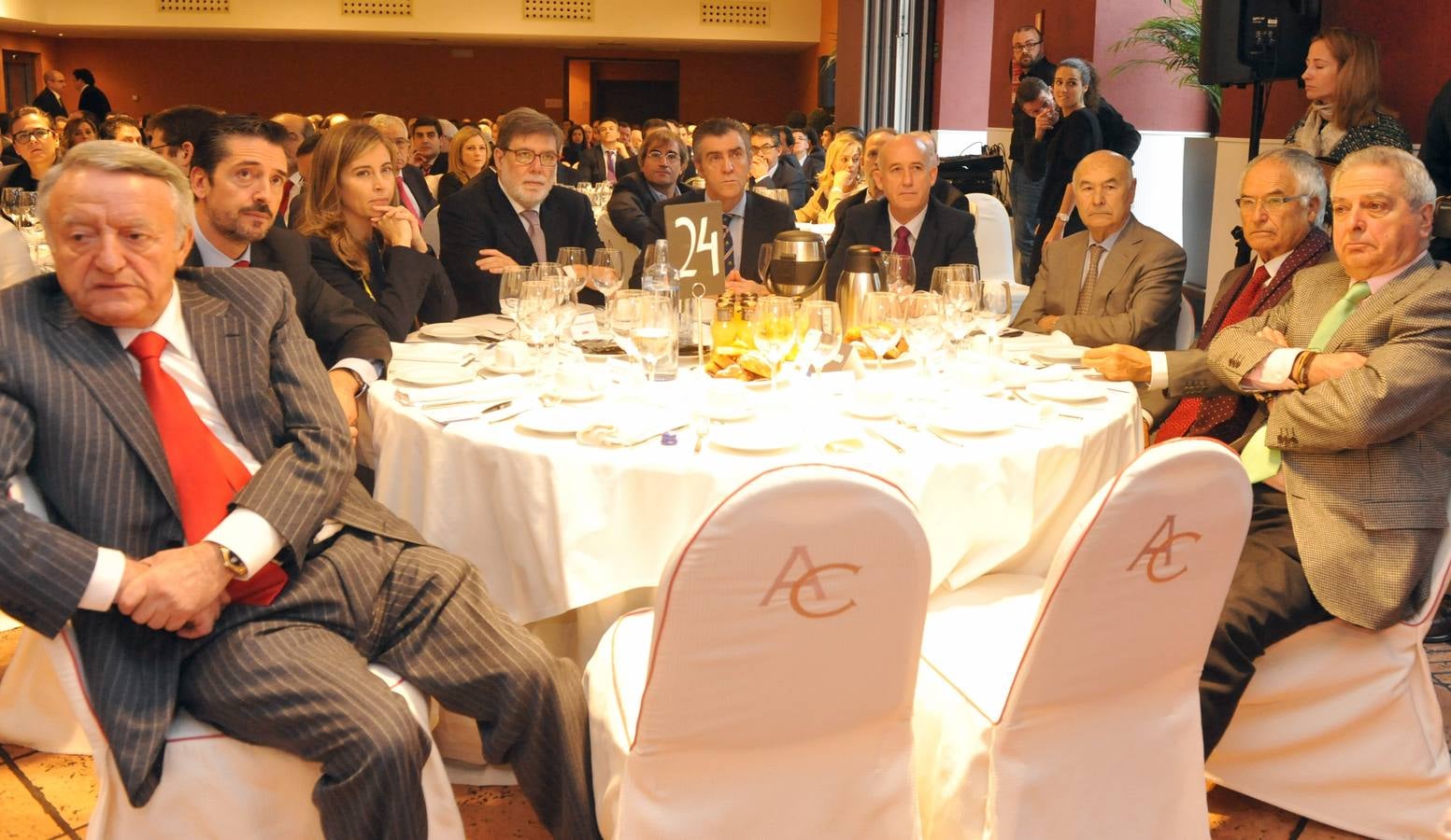 Alfredo Martínez Cuervo (Grupo Resnova), Pelayo Castillo (Banco Santander), Isabel Goñi (notaria), Santiago Aparicio (Cecale), Javier Cepedano (Fele), Juan Antonio Martín Mesonero (Confaes), Vicente Villagrá (Facundo), BarsimioAlonso (Representaciones Alonso) y Pedro Cañas (Ceicre).