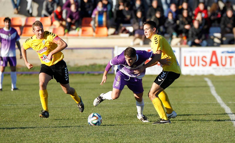 Partido de fútbol entre el Becerril y La Bañeza (1-4)