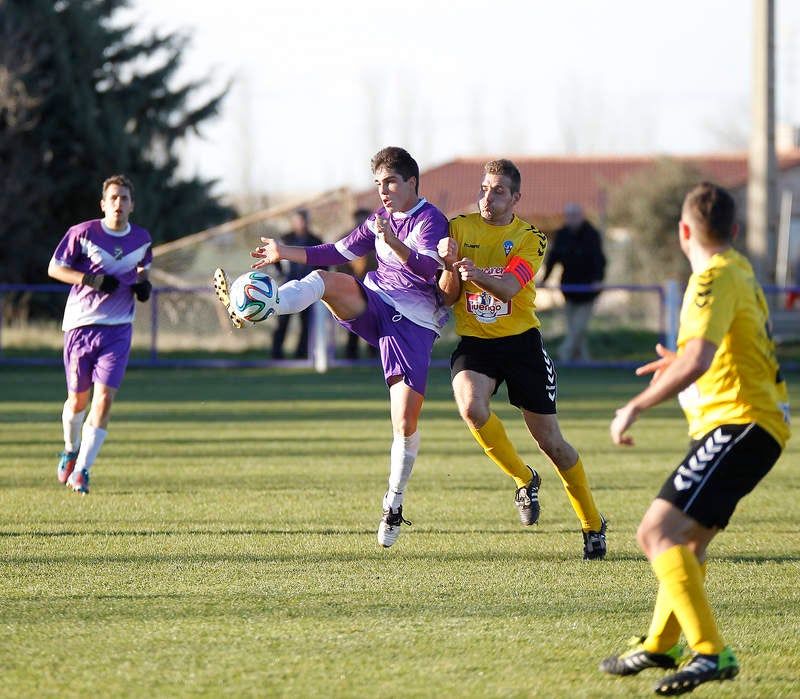Partido de fútbol entre el Becerril y La Bañeza (1-4)