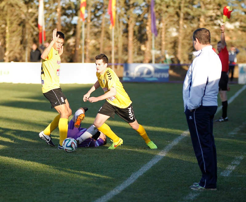 Partido de fútbol entre el Becerril y La Bañeza (1-4)