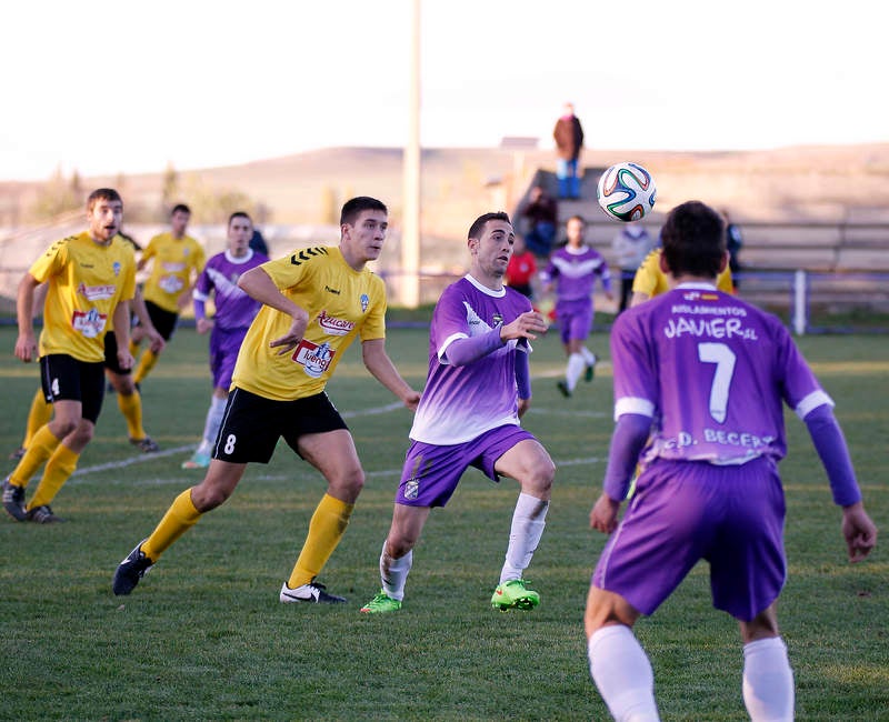 Partido de fútbol entre el Becerril y La Bañeza (1-4)