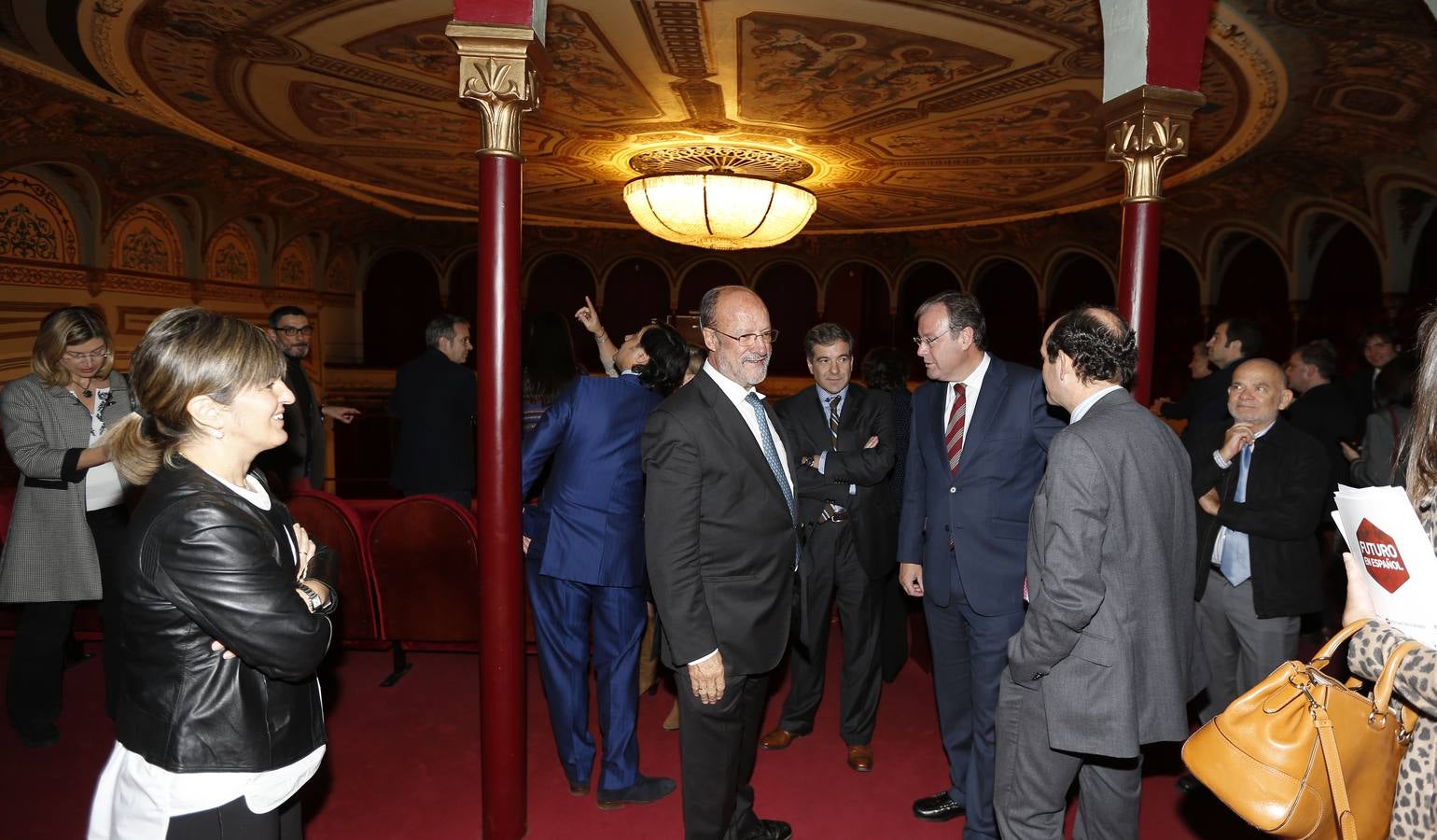 Invitados y ponentes de las jornadas &#039;Futuro en Español&#039; visitan el Teatro Calderón de Valladolid