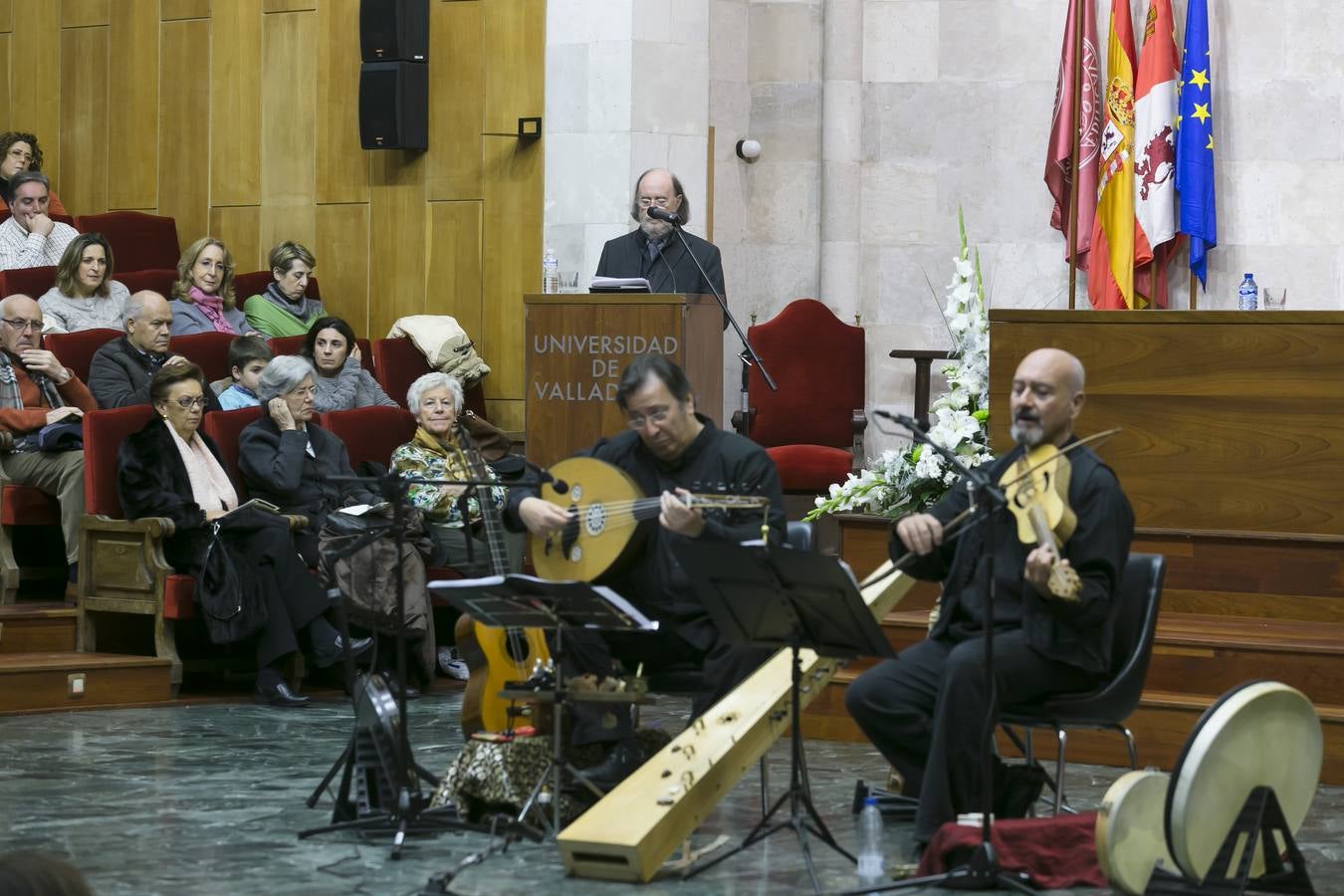 Auto de Navidad de los músicos de Urueña en el Paraninfo de la Universidad