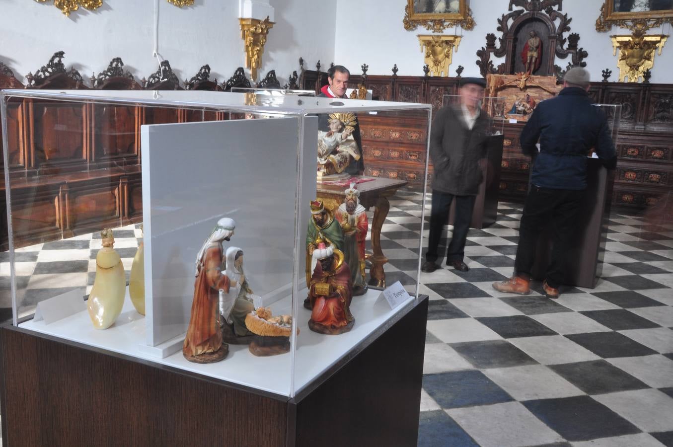 Exposición de belenes de la colección de Miguel Gallego en la sacristía de la iglesia de Nuestra Señora de la Asunción, en Rueda